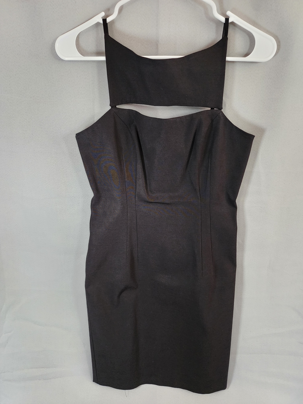 Elegant Black Midi Dress with Chic Cutout